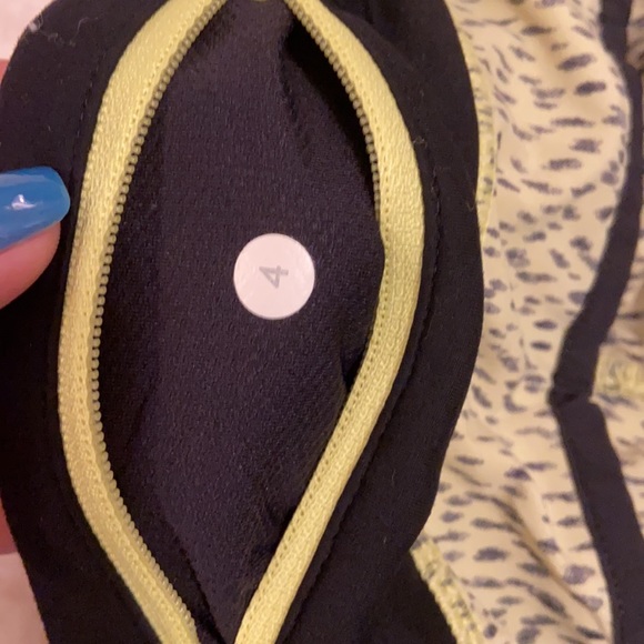 Lime green/yellowish patterned lulu lemon speed up shorts - Picture 3 of 3